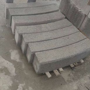 龙岩芝麻白弧形路牙石