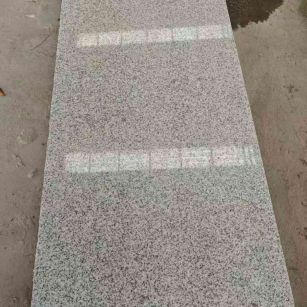 龙岩芝麻白光面毛板