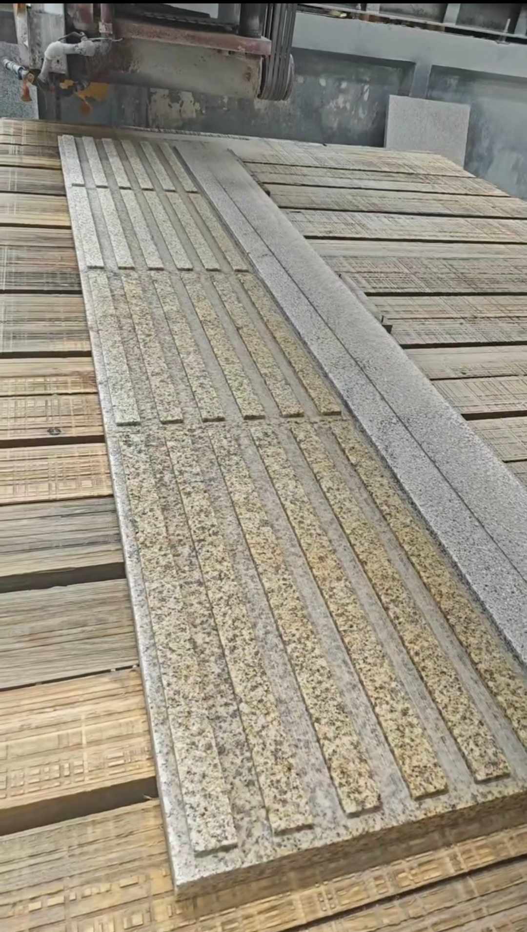 龙岩黄金麻盲道石 盲条