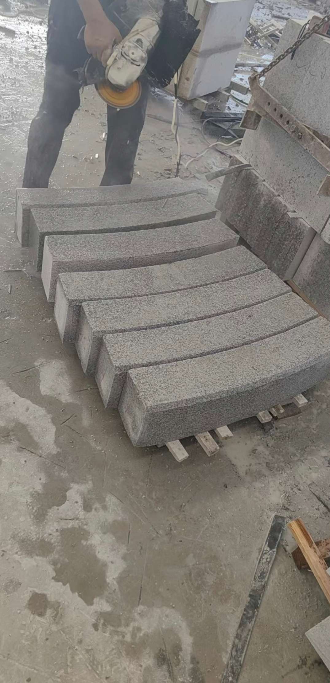 龙岩芝麻白弧形路牙石