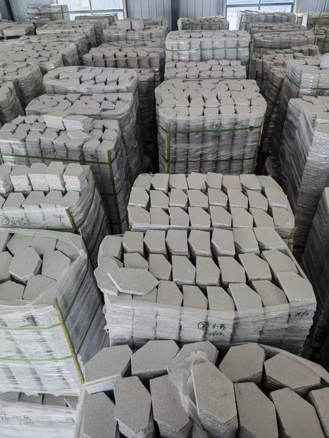 龙岩芝麻白石材冰裂纹，碎拼。