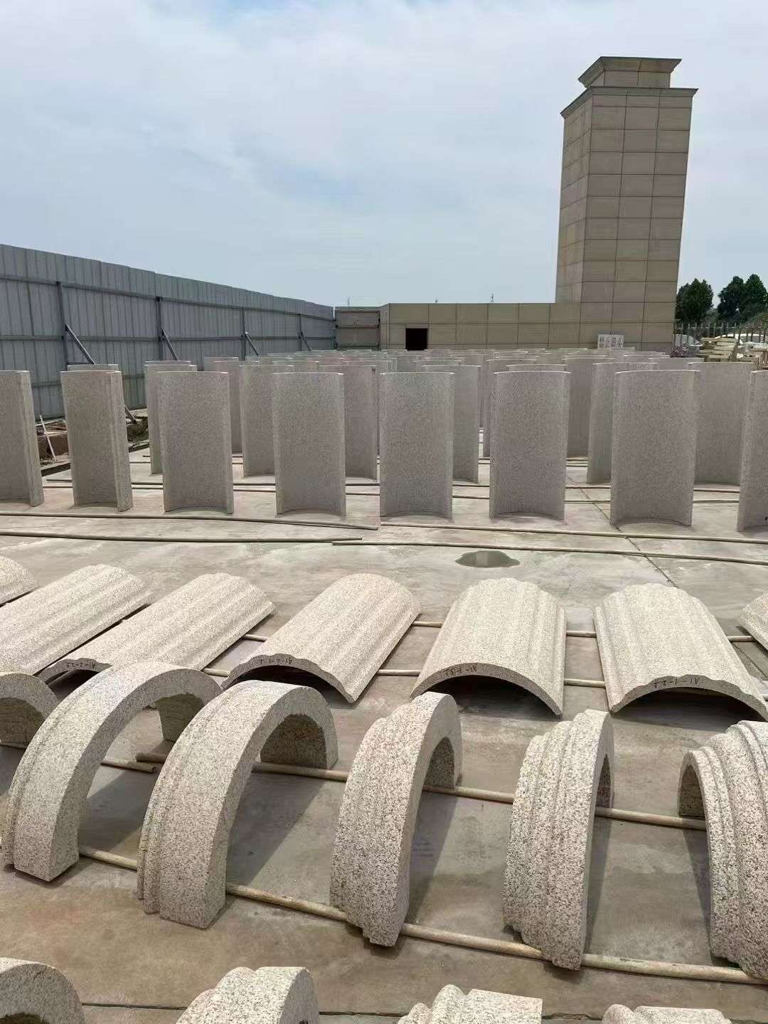 龙岩黄金麻别墅柱皮 异形 线条定制
